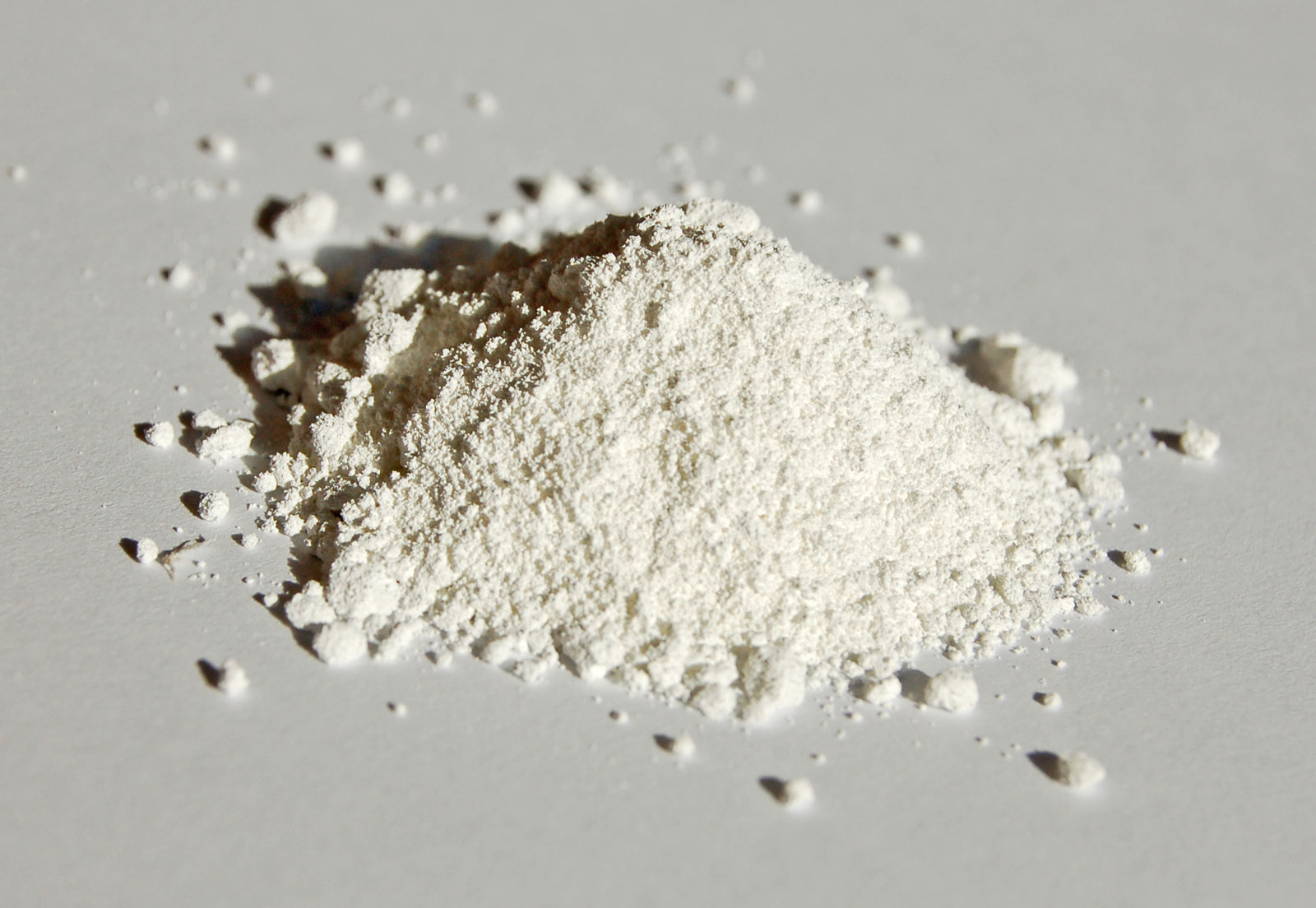 Titanium dioxide (TiO2)